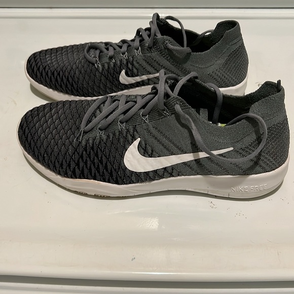 3 for 15 sale 🦃 Nike training shoes - Picture 1 of 4